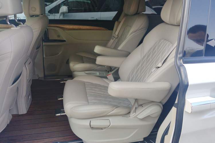 Used Buick GL8 2018 ES 28T Comfort Model China VI Standard
