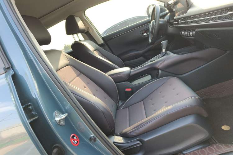 Used Honda ZR-V 2022 1.5T CVT Luxury Edition Right Front Seat