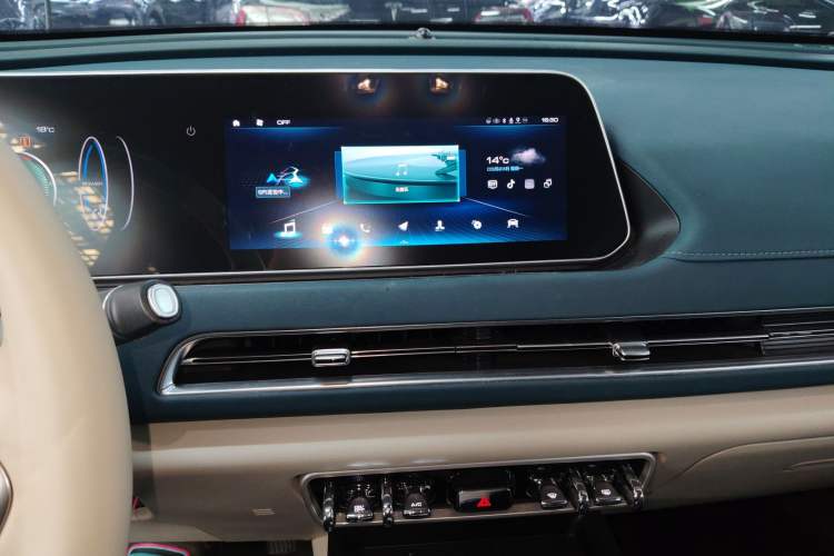 Used ORA Good Cat 2023 401 km Standard Range Prestige Version Lithium Iron Phosphate
