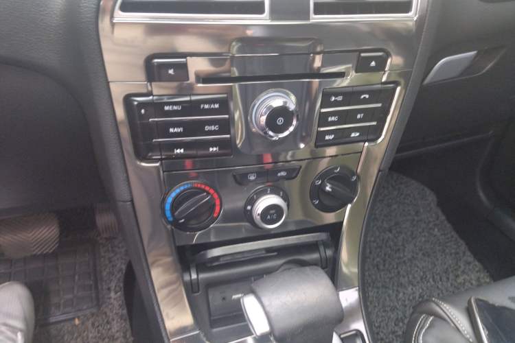 Used Brilliance V5 2014 1.5T Automatic Two-Wheel Drive Sport Model Audio And AC Panel