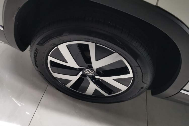 Used Volkswagen Tayron 2023 300TSI Two-Wheel-Drive Luxury Plus Advanced Edition Exterior 5