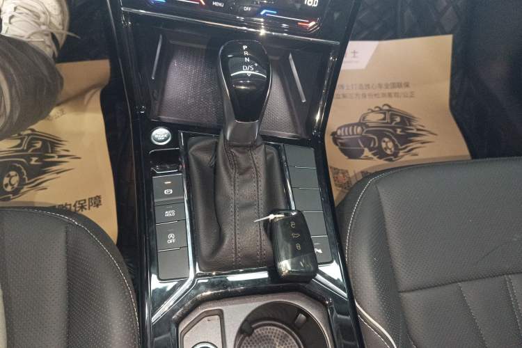 Used Volkswagen Passat 2024 330TSI Elite Edition Gear Lever