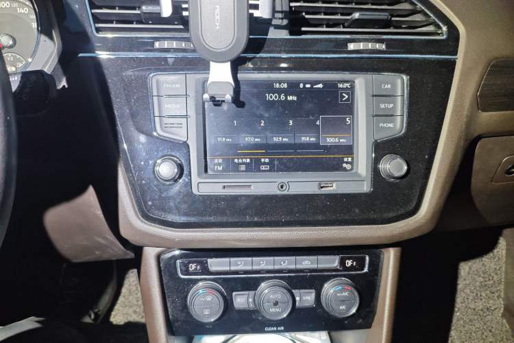 Used Volkswagen Tiguan L 2017 330TSI Automatic Two-Wheel Drive Comfort Edition Audio And AC Panel