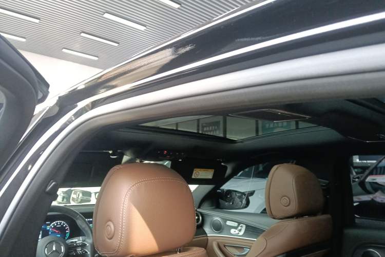 Used Mercedes-Benz E-Class New Energy 2023 E 350 e L Plug-in Hybrid Sports Sedan
