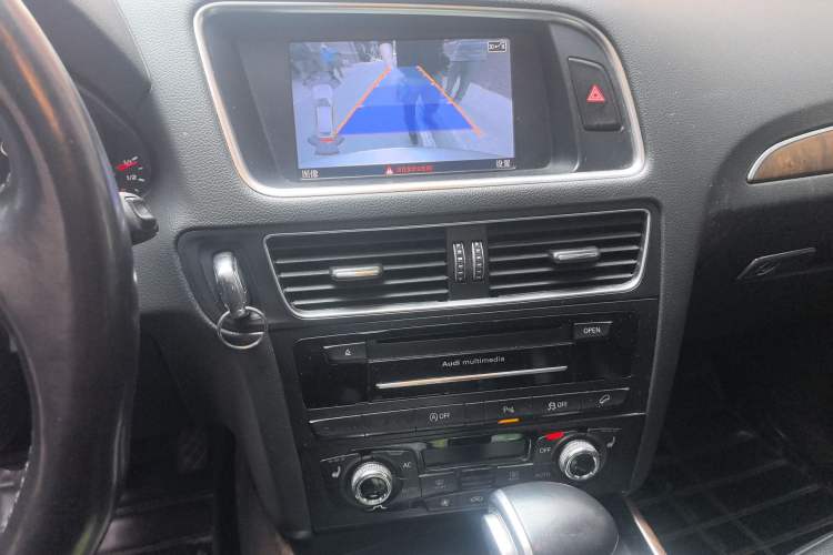 Used Audi Q5 2013 40 TFSI Comfort Edition Audio And AC Panel