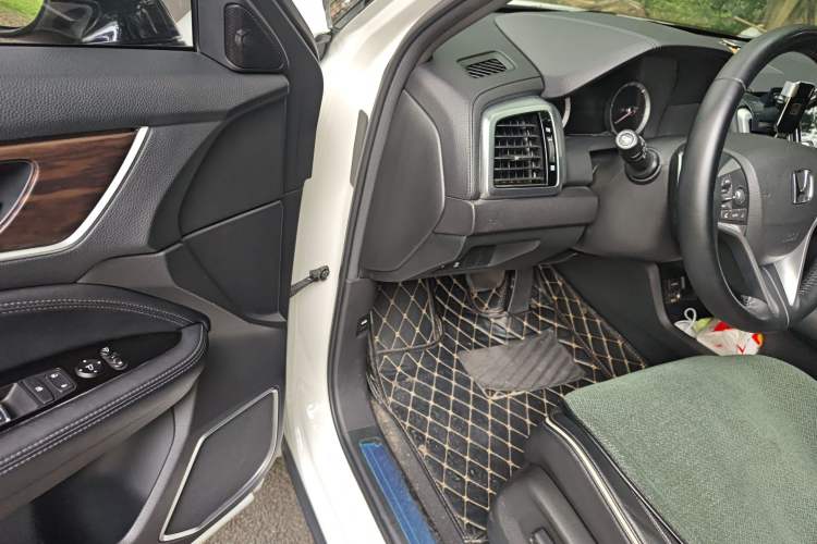 Used Honda UR-V 2017 240TURBO Two-Wheel Drive Luxury Edition China VI Driver Seat