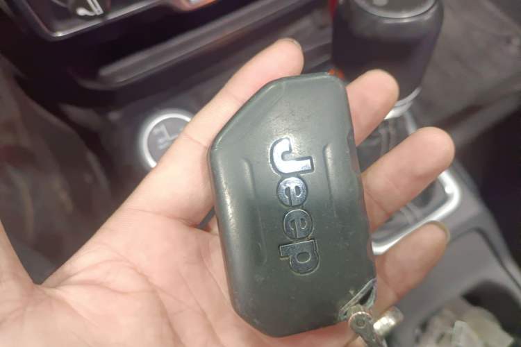 Used Jeep Wrangler 2019 2.0T Sahara Four-Door Brilliant Top Version China VI Emission Standard