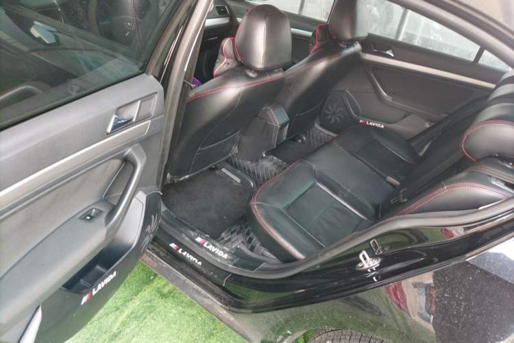 Used Volkswagen Lavida 2015 1.6L Manual Fashion Edition