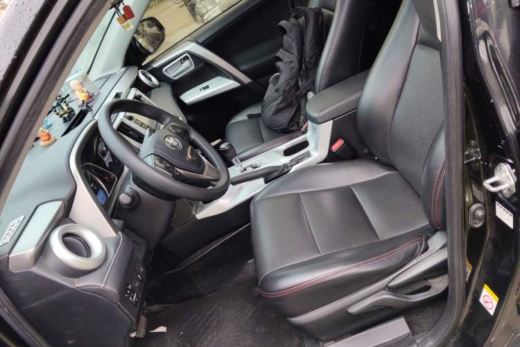 Used Toyota RAV4 2016 2.0L CVT Two-Wheel Drive Fashion Edition China V Standard Left Front Seat