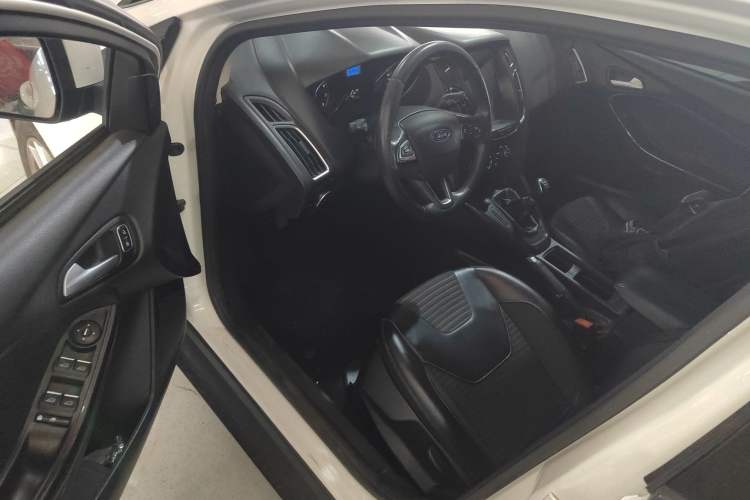 Used Ford Focus 2015 Hatchback 1.6L Manual Fashion Edition Driver Seat