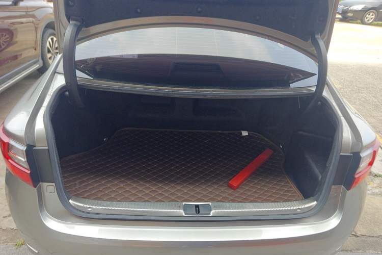 Used Lexus ES 2015 300h Comfort Edition
