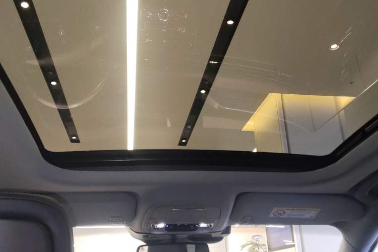 Used Lincoln Corsair 2022 2.0T Two-Wheel Drive Deluxe Edition Headliner