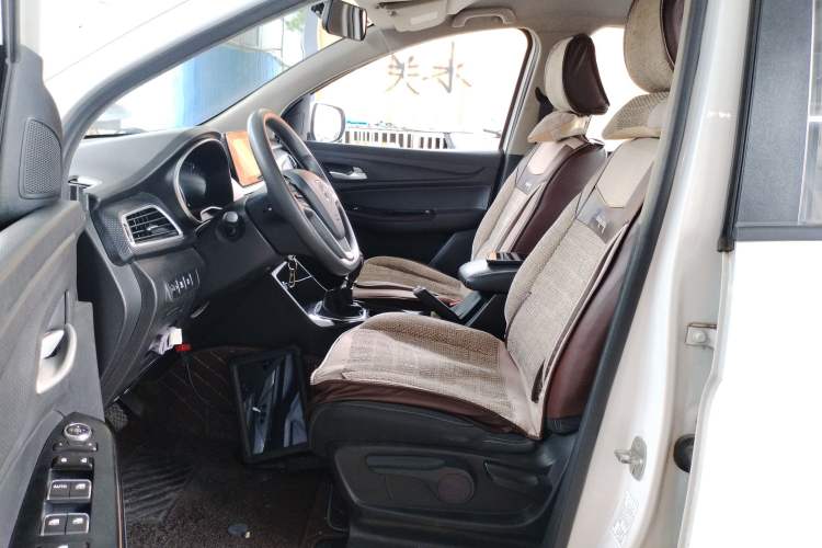 Used Baojun 730 2019 1.5L Manual Fashion Model 7-seater China VI