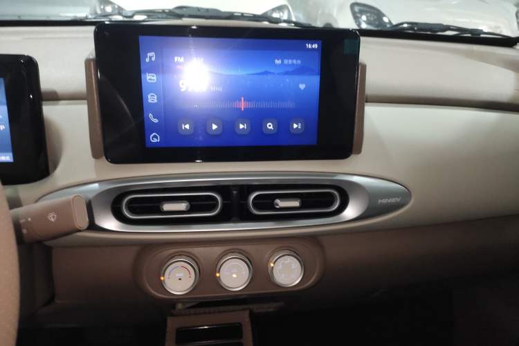 Used Wuling Hongguang MINIEV 2025 Four-Door Version Zhenxiang+ Edition Audio And AC Panel