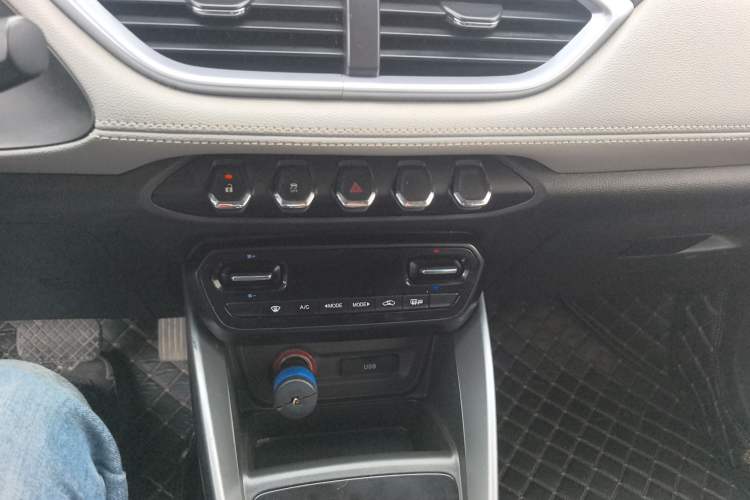 Used Baojun 510 2017 1.5L Automatic Fashion Model
