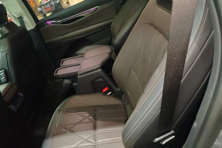 Used Ford Edge 2025 Ford Explorer L 2.0T EcoBoost E-Hybrid Four-Wheel-Drive 7-Seater Supreme Model Left Rear Seat