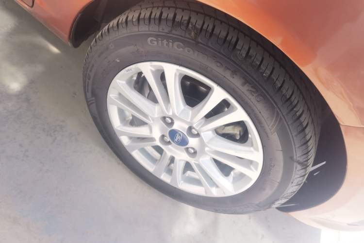 Used Ford Fiesta 2013 Sedan 1.5L Automatic Fashion Edition Right Front Wheel Hub