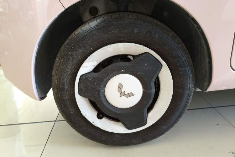 Used Wuling Hongguang MINIEV 2022 Macaron Premium Model – Lithium Iron Phosphate Left Front Wheel Hub