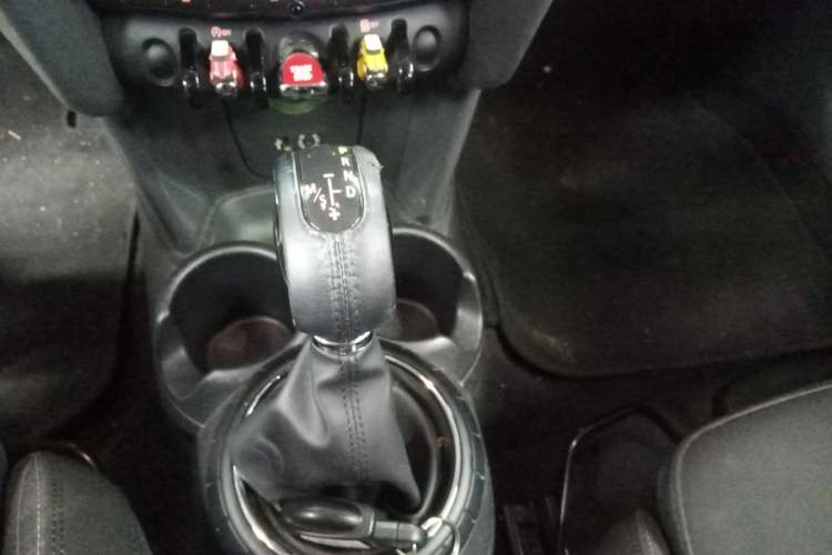Used MINI 2016 1.5T COOPER Pioneer Edition Five-Door Model Gear Lever