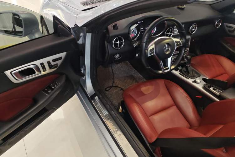 Used Mercedes-Benz SLK-Class 2011 SLK 200 Fashion Model
