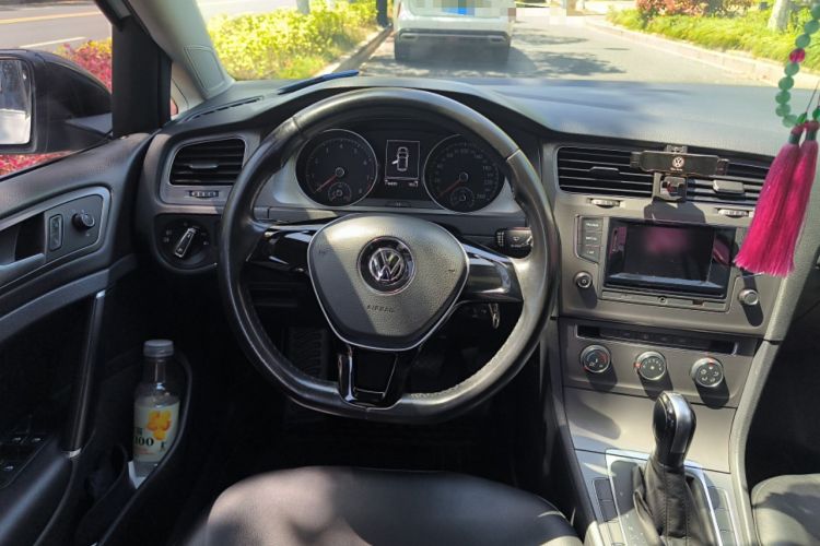 Used Volkswagen Golf 2016 230TSI Automatic Comfort Version Steering Wheel
