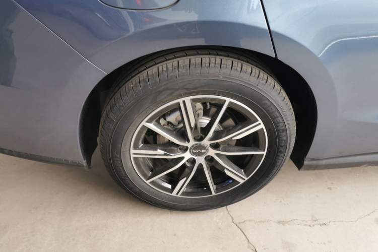 Used BYD Seal 06 New Energy 2024 DM-i 120KM Prestige Model Right Rear Wheel Hub