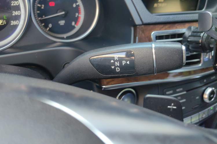 Used Mercedes-Benz E-Class 2015 Facelift E 200 L
