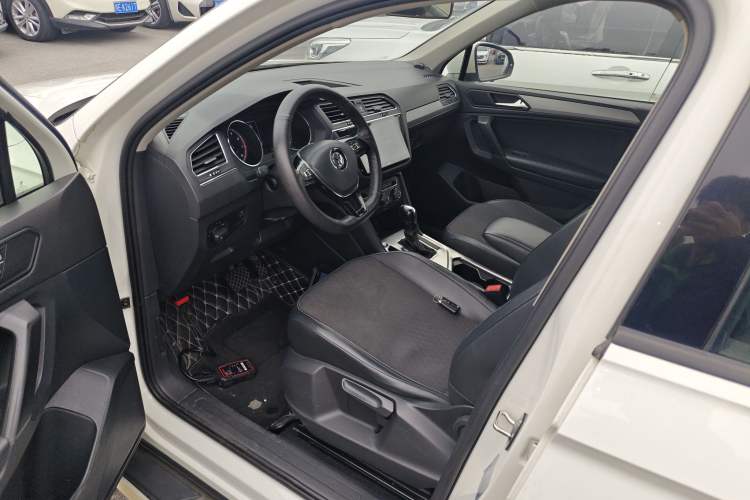 Used Volkswagen Tiguan L 2018 Revised Version 330TSI Automatic Two-Wheel Drive Trendy Edition
