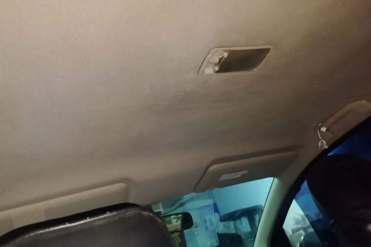 Used Nissan Livina 2010 JINRUI Edition 1.6L Automatic Standard Model Headliner