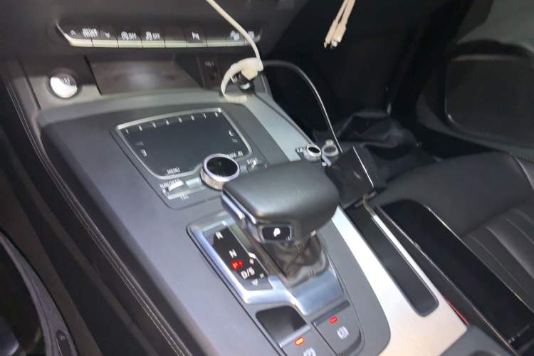 Used Audi Q5L 2020 Updated 40 TFSI Prestige Fashion Edition Gear Lever