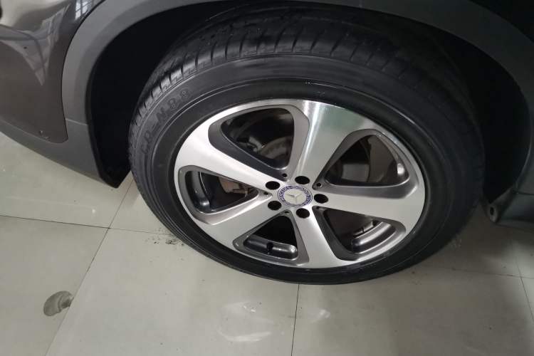 Used Mercedes-Benz GLC 2017 GLC 260 4MATIC Luxury Model Exterior 5