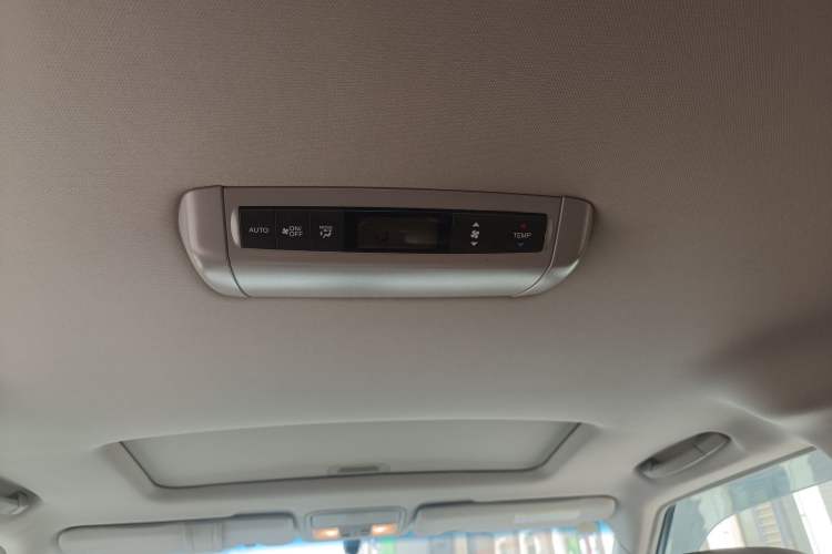 Used Honda Elysion 2015 2.4L VTi-S Prestige Edition Headliner