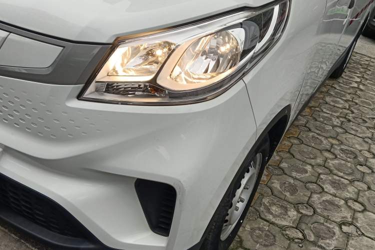 Used SAIC MAXUS EV30 2023 Pure-Electric Smart Logistics Expert with Long Wheelbase Guoxuan