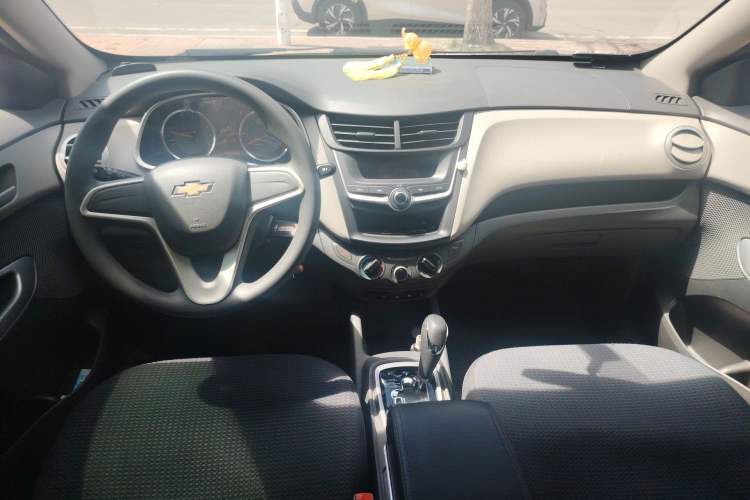 Used Chevrolet Sail 2015 Sail 3 1.3L AMT Ideal Edition Center Console