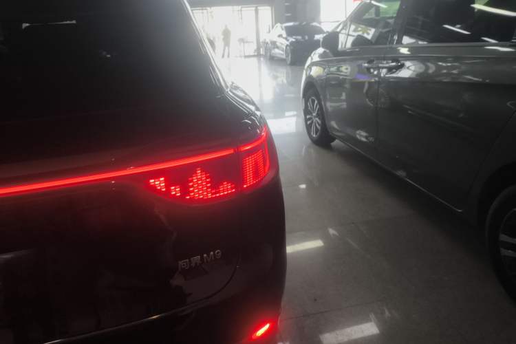 Used Hima AITO M9 2024 Range-Extended Max Edition 42 kWh 6-Seater Version Right Rear Taillight