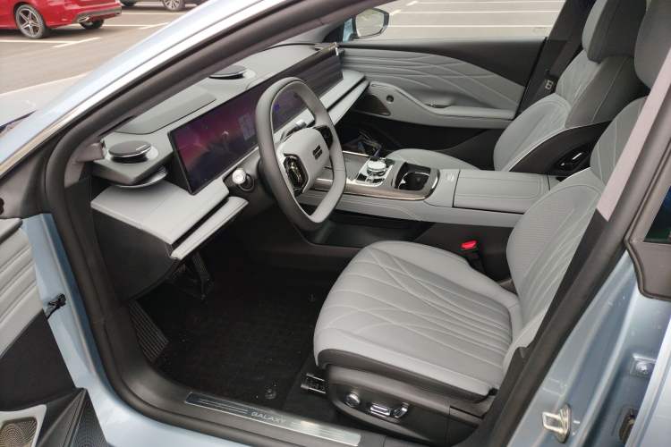Used Geely Galaxy E8 2025 700 km Long-Range Intelligent Driving Version

