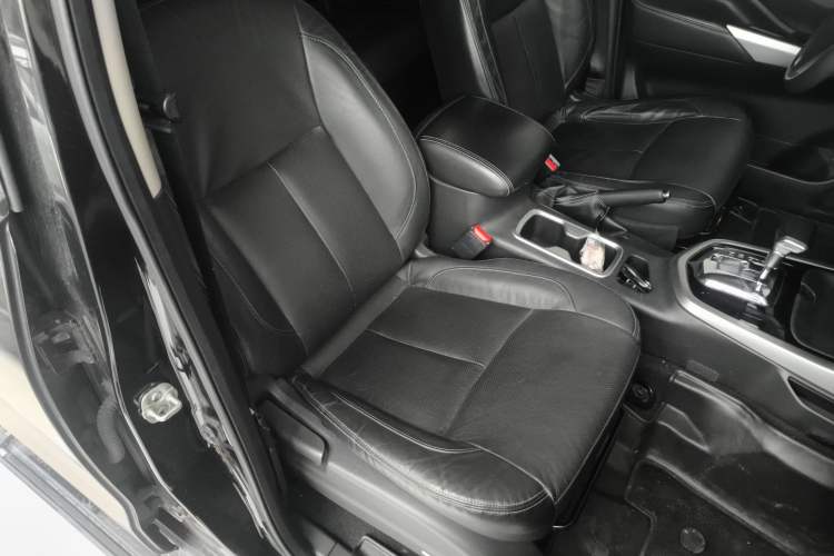 Used Nissan Terra 2018 2.5L Automatic 4x4 Luxury Edition