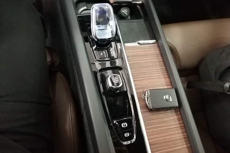 Used Volvo XC60 New Energy 2025 Plug-in Hybrid Long-Range All-Wheel Drive Smart Luxury Edition