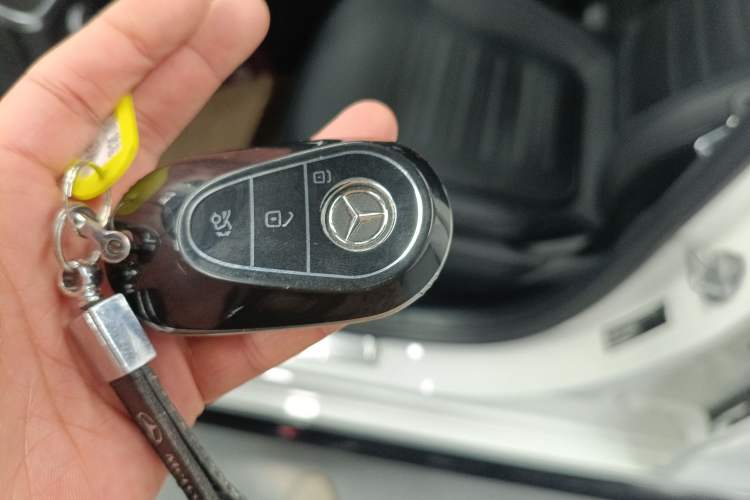 Used Mercedes-Benz C-Class 2023 Restyled C 260 L Night Edition Sports Version Vehicle Key