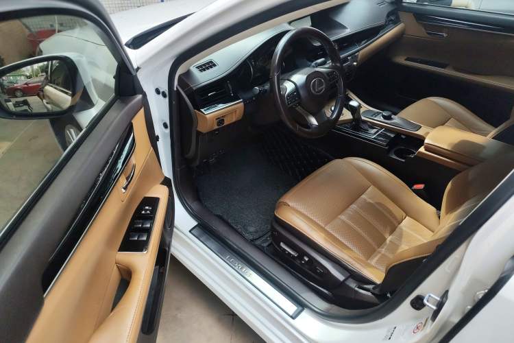 Used Lexus ES 2016 200 Midnight Special Limited Edition
