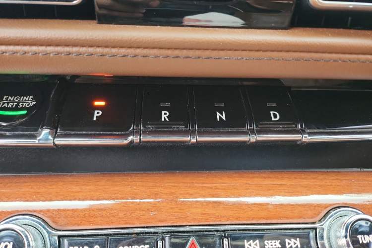 Used Lincoln Aviator 2020 3.0T V6 All-Wheel Drive Executive Version
