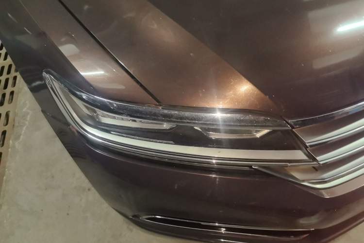 Used Volkswagen Phideon 2018 Revised Version 380TSI Two-Wheel Drive Business Edition Right Front Headlight