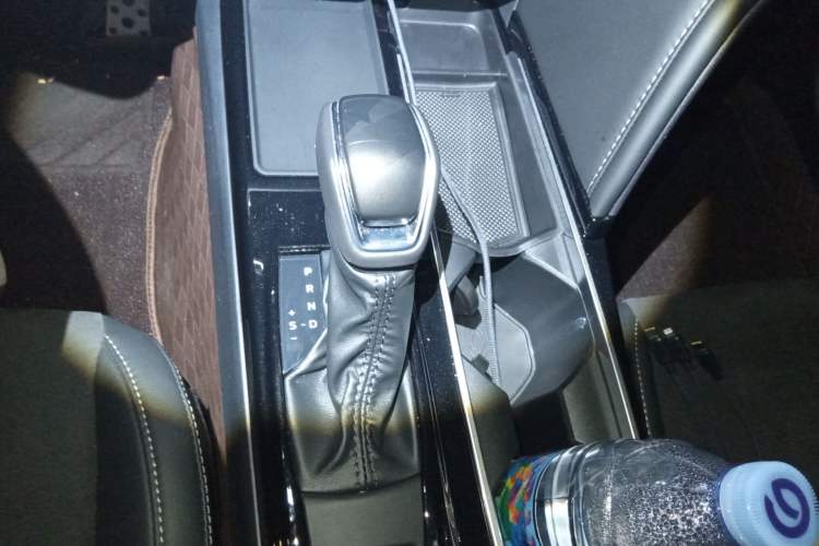 Used Toyota Camry 2024 Dual-Motor 2.0 HXS Sport Plus Edition Gear Lever