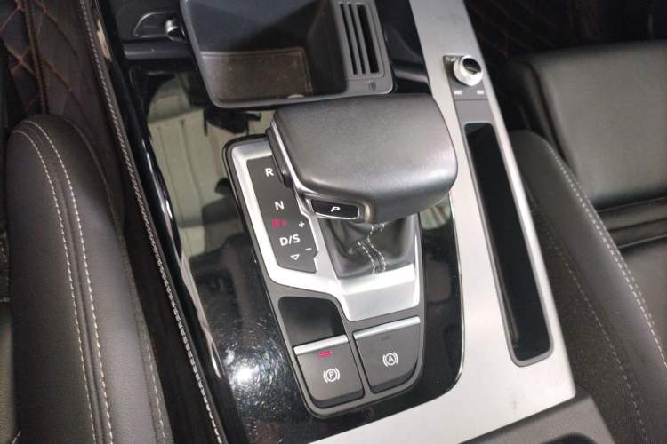 Used Audi Q5L 2022 40T Fashionable and Dynamic Model
