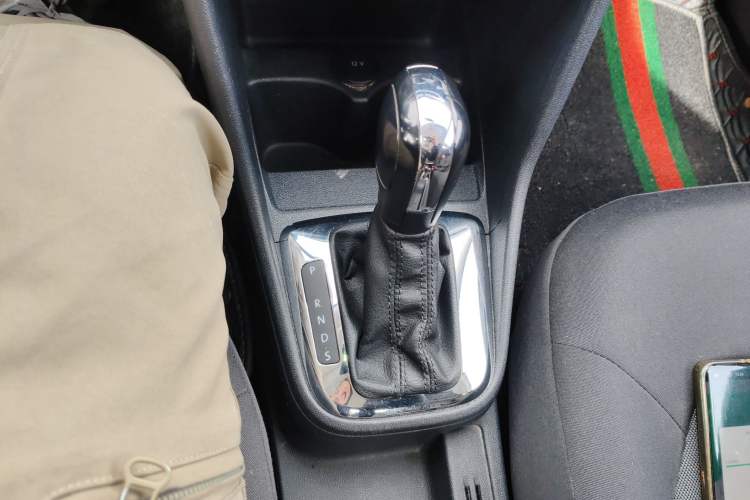 Used Volkswagen Jetta 2015 1.6L Automatic Fashion Model
