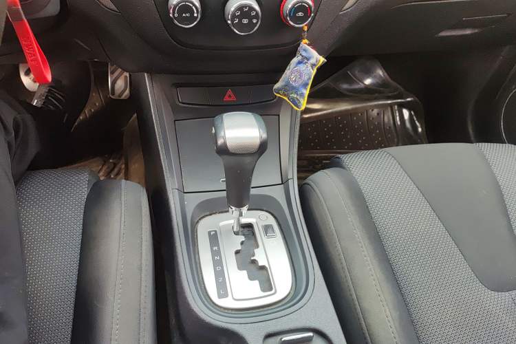 Used MG 5 2012 1.5L Automatic Luxury Edition Gear Lever