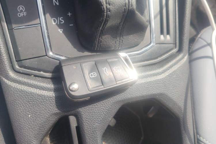 Used Volkswagen Lavida 2024 1.5L Automatic Starry Sky 5 Million Edition Vehicle Key