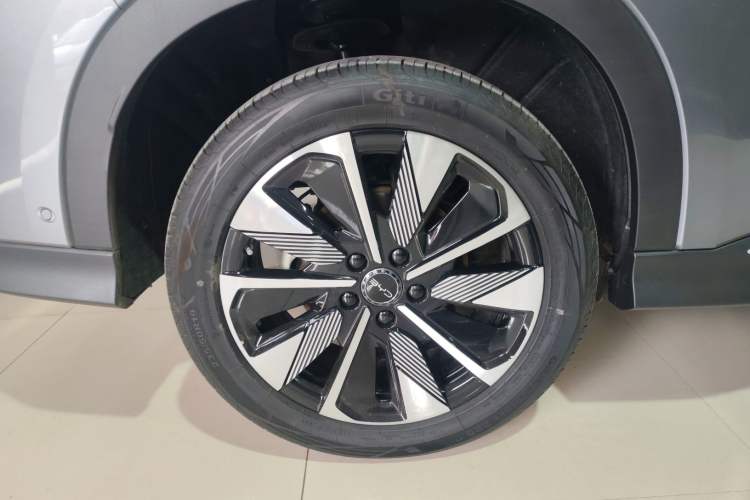 Used BYD Song PLUS New Energy 2025 EV Intelligent Driving Version 520km Premium Model Right Rear Wheel Hub