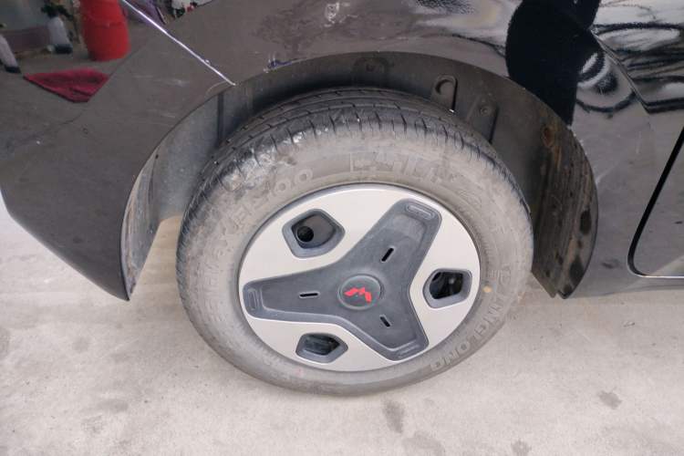 Used Wuling Zhiguang New Energy 2025 Comfort Model Right Rear Wheel Hub