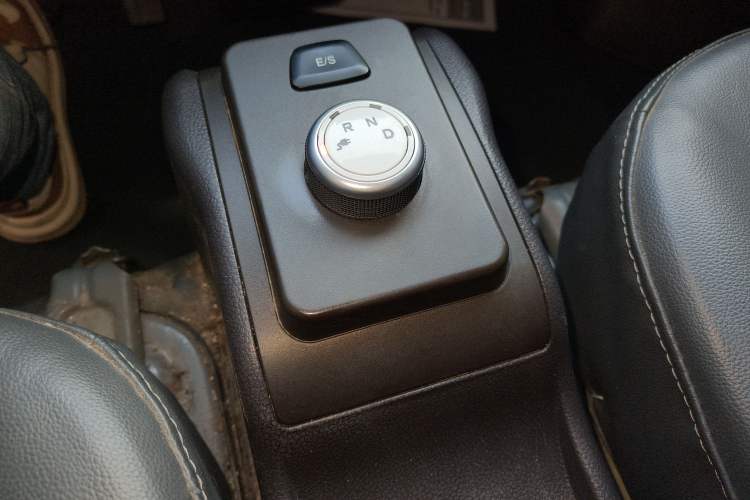 Used Wuling Rongguang EV 2022 Base Model Enclosed Cabin Vehicle 2 Seats CATL